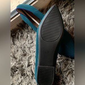 Woman casual flat shoes.